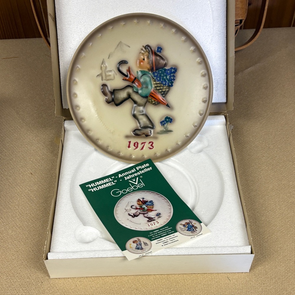 Third Annual MI Hummel 1973 Collectors Plate Original Box and Packing